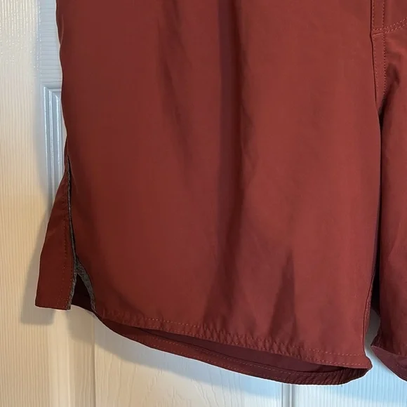 Vuori Trail men’s red lined 5” inseam athletic shorts size XL - Picture 5 of 11